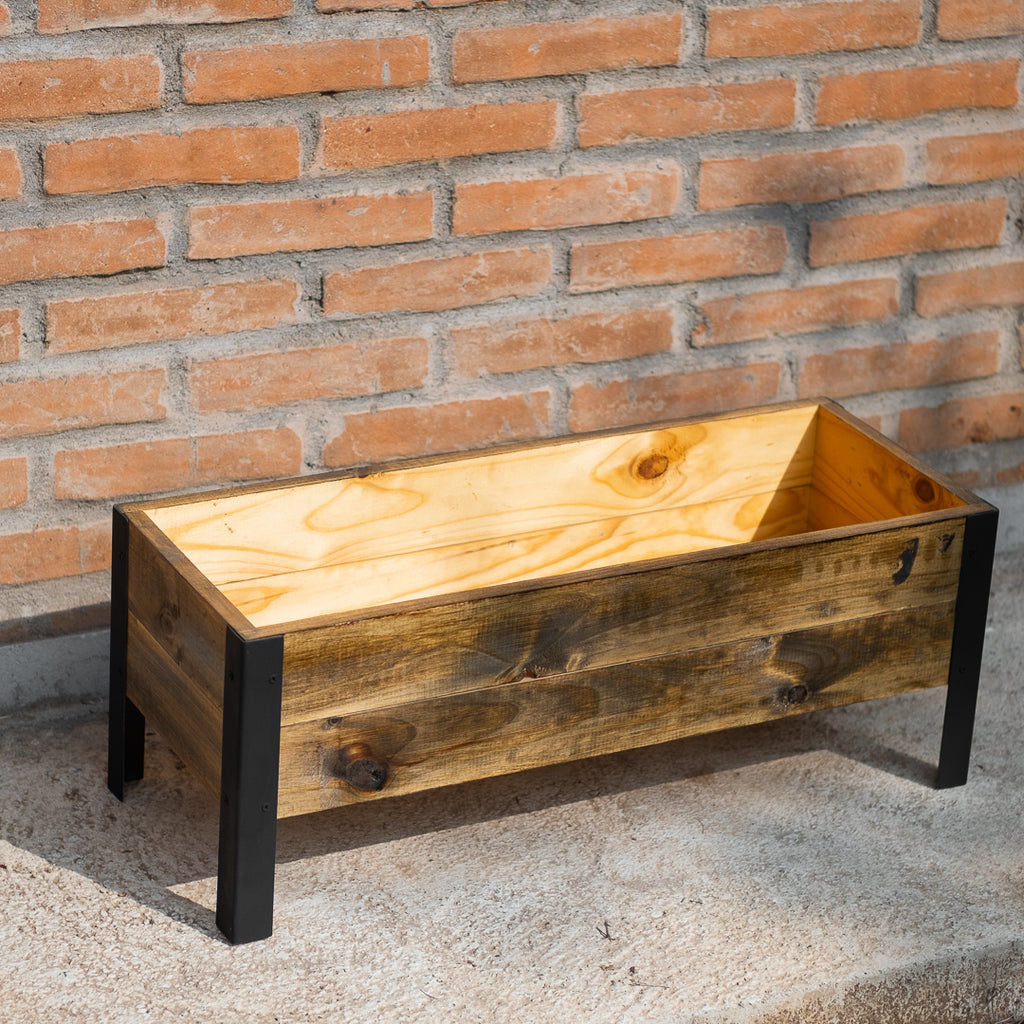 Jardinera mediana con patas de metal 80x32x30 cms.