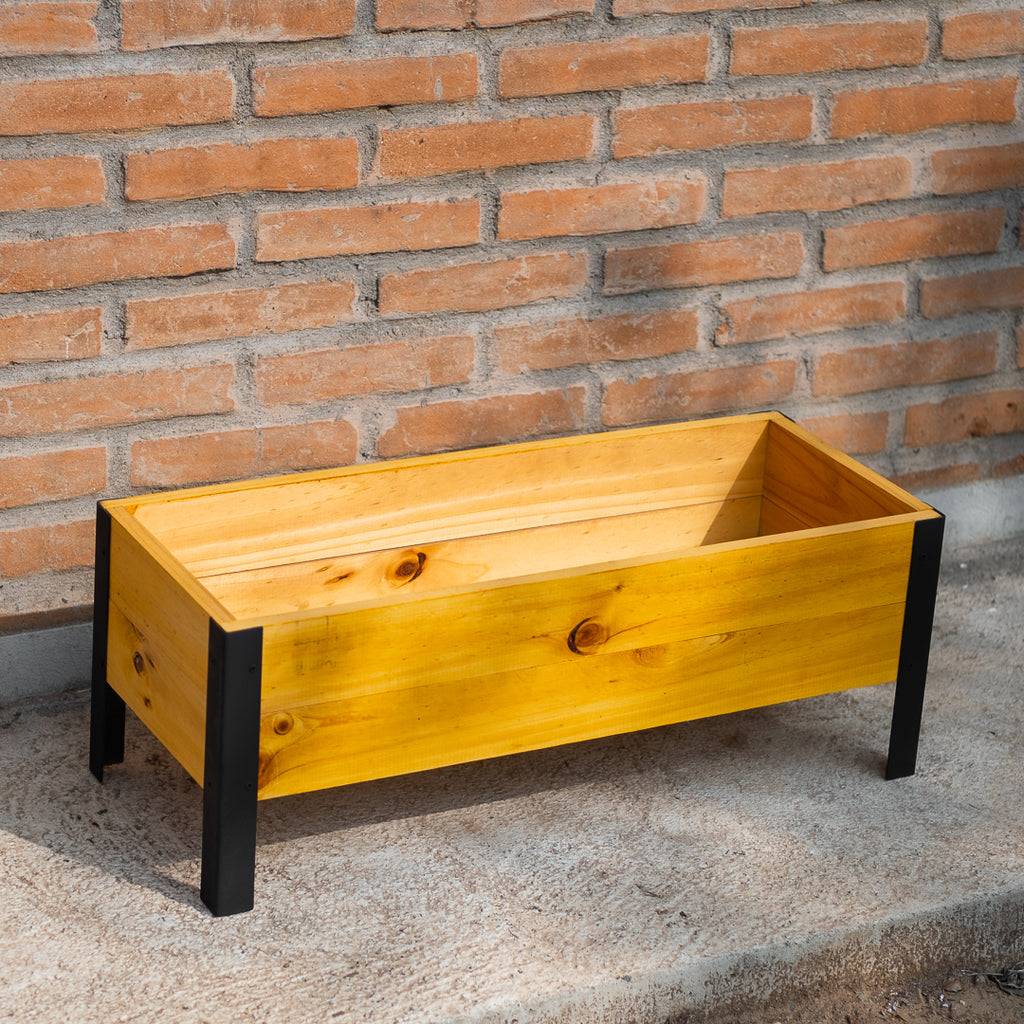 Jardinera mediana con patas de metal 80x32x30 cms.
