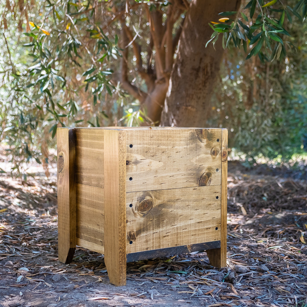 Macetero de madera bajo - 30x30x30 cms.