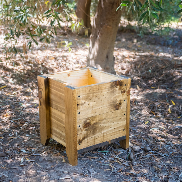 Macetero de madera bajo - 30x30x30 cms.