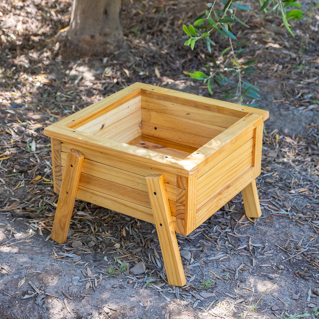 Macetero de madera pequeño - 32x32 cms.