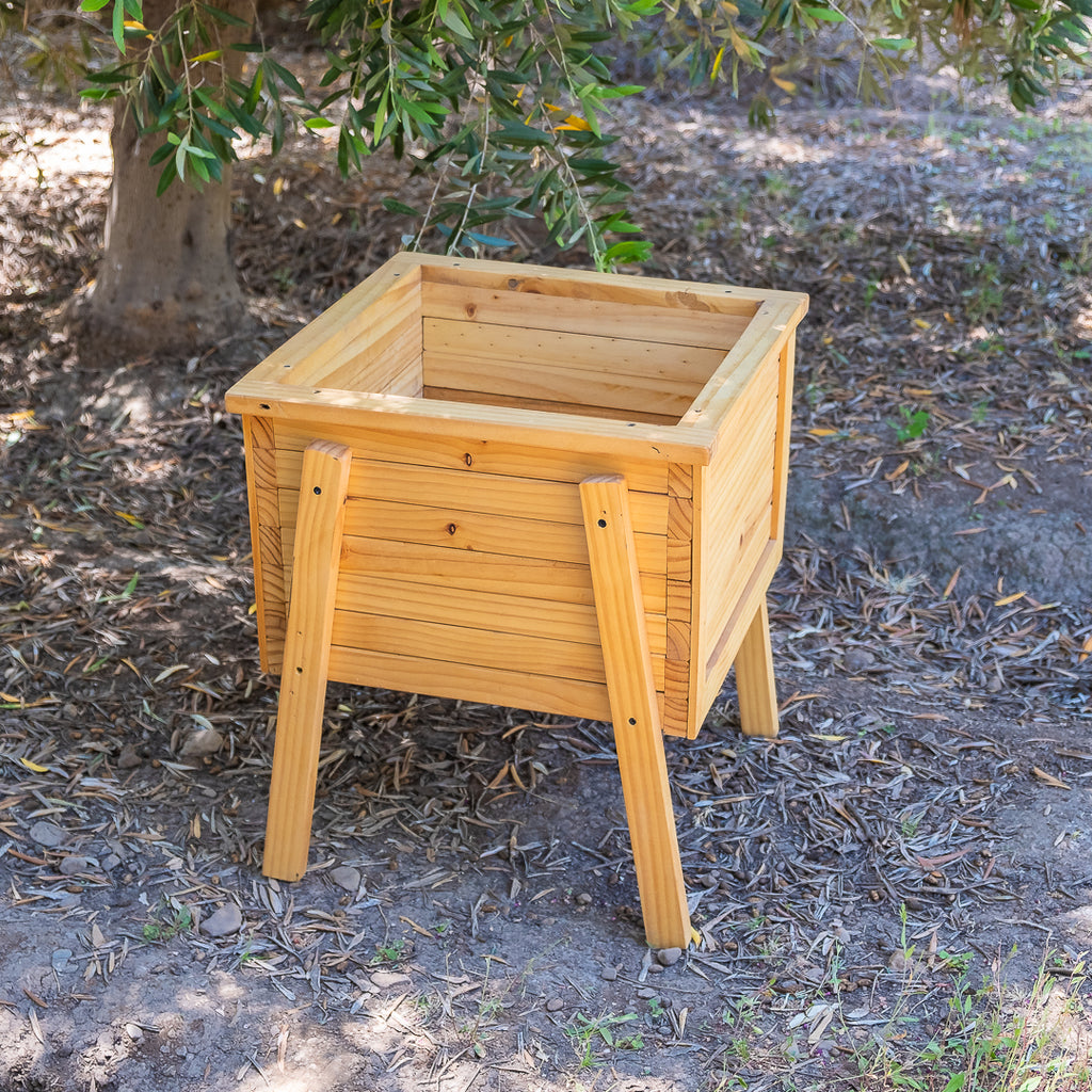 Macetero de madera grande - 42x42 cms.